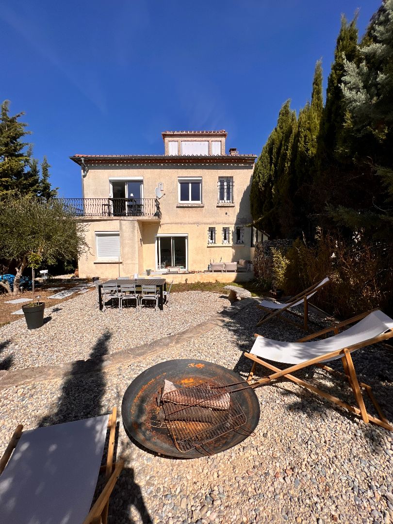 Venez découvrir en exclusivité cette maison de 6 pièces, garage et jardin à prix progressif