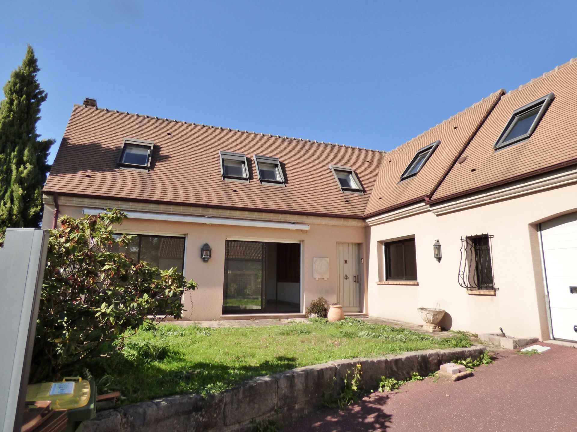 Proche du centre du village