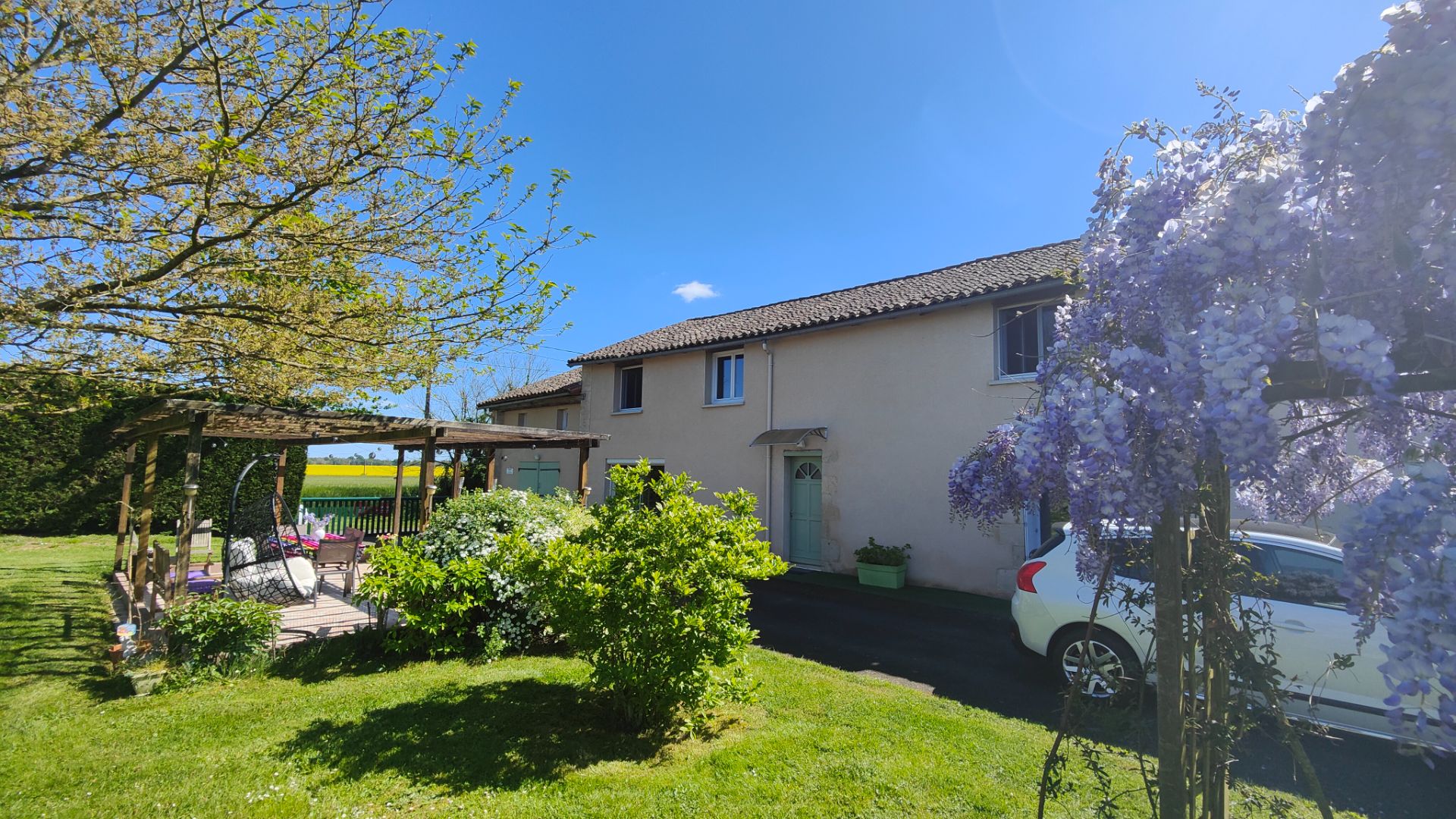 Charmante longère avec guest house.