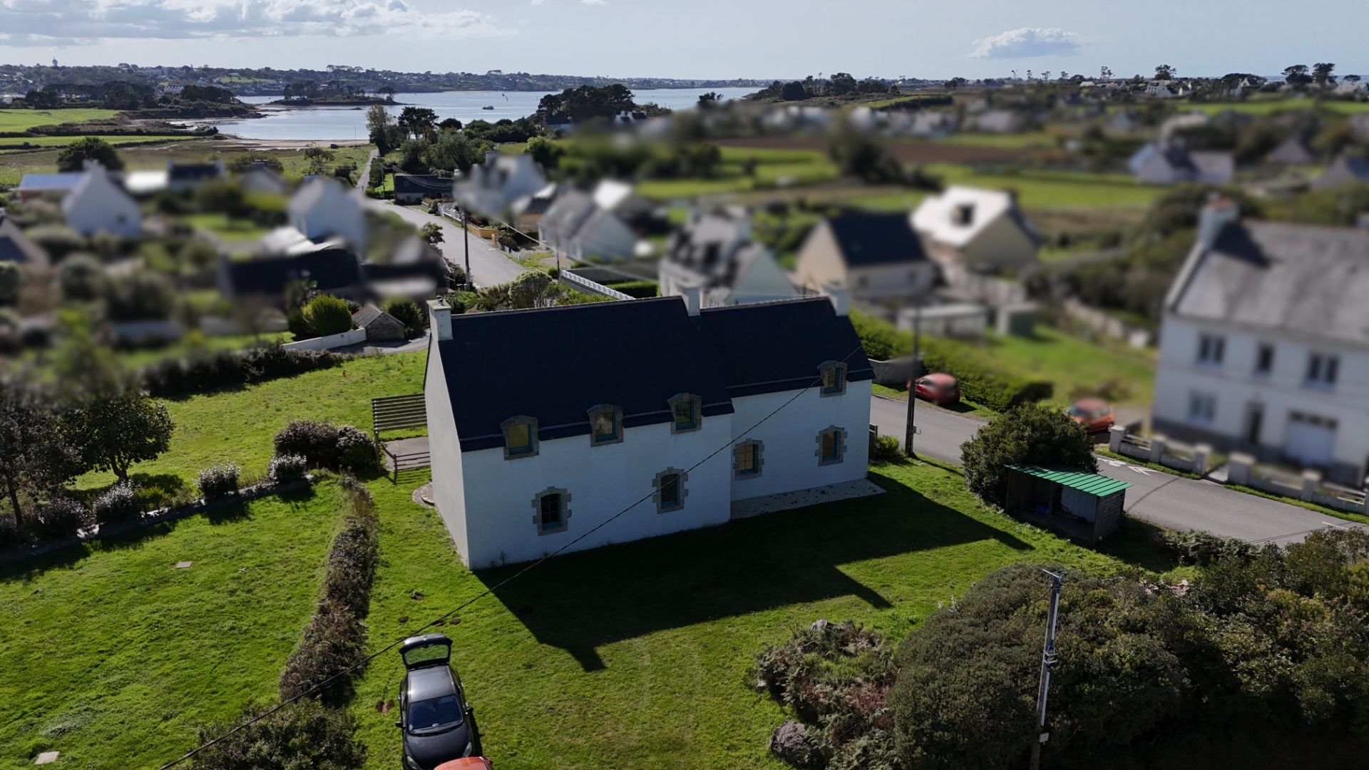 ENTRE TERRE ET MER : maison de 195 m² en vente - LILIA PLOUGUERNEAU