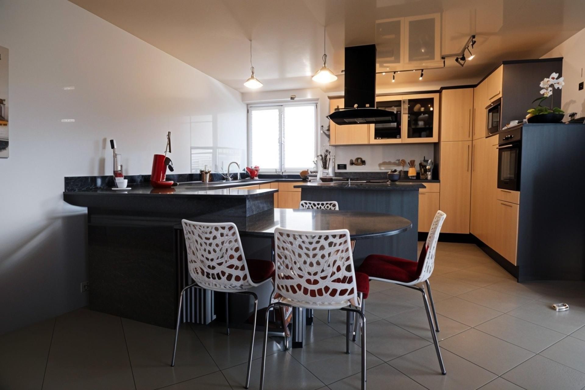Maison à Colmar avec Opportunités de Rendement Locatif ou de résidence principal avec un local en entrée indépendante