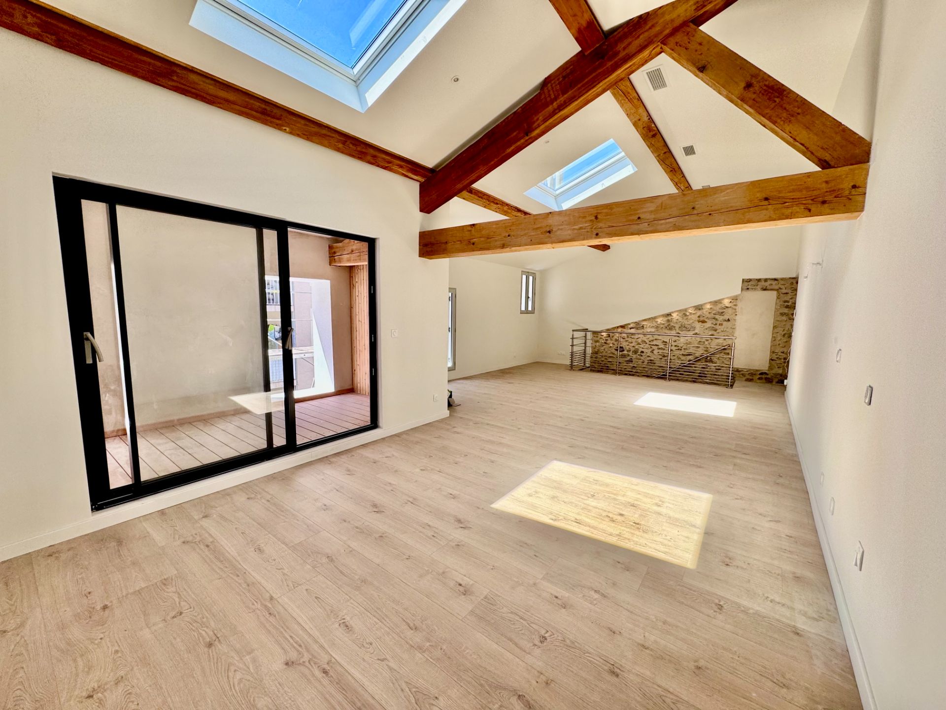 Appartement 4 pièces proche Quai de 101m2 avec 7 m2 de loggia
