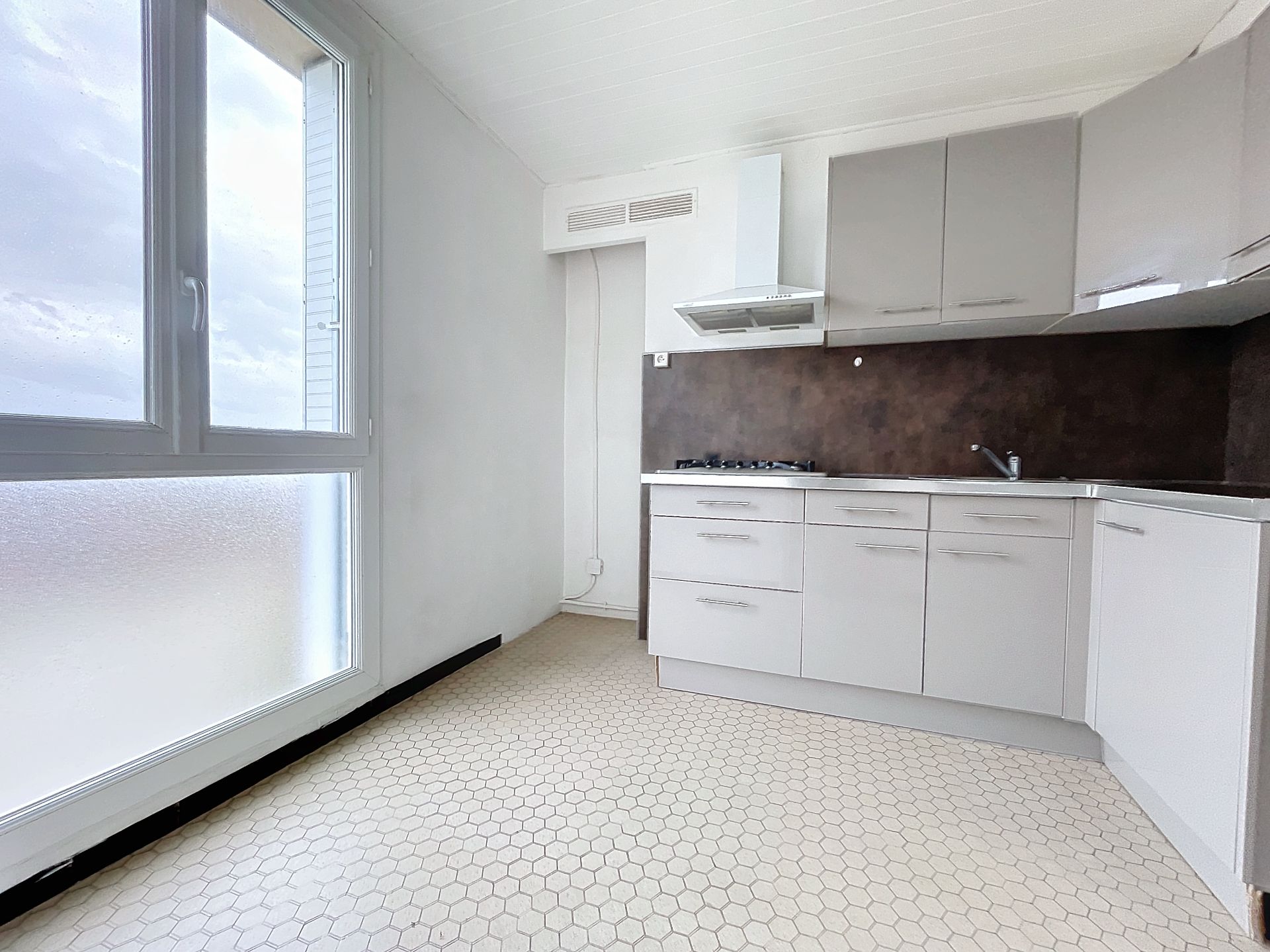 AVIGNON EXTRA MUROS APPARTEMENT 2 CHAMBRES BALCON