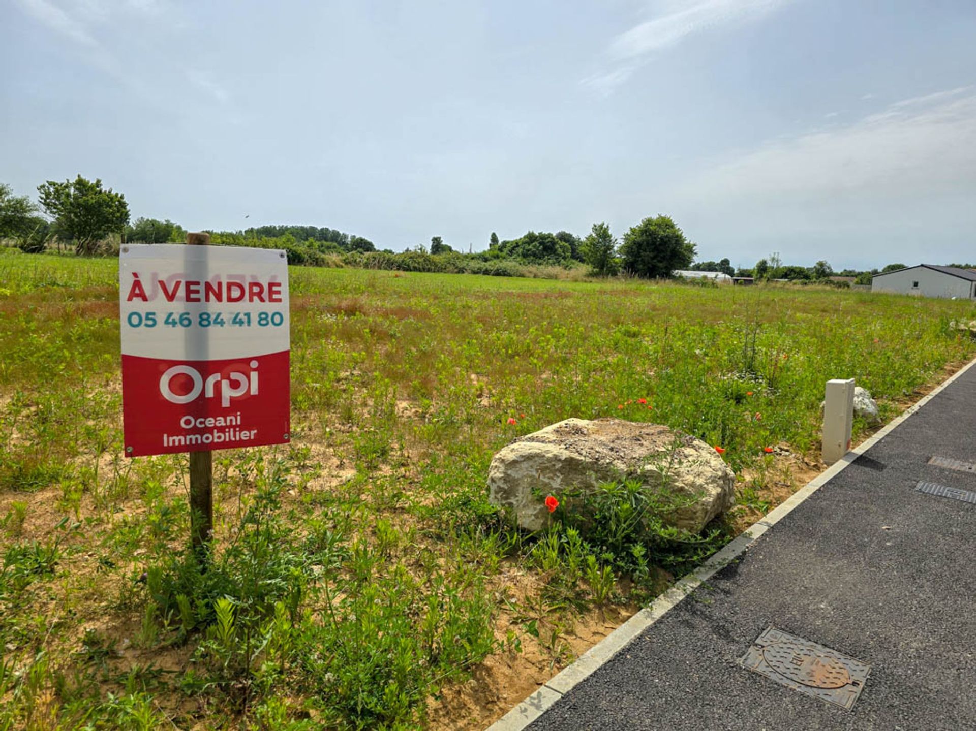 TONNAY CHARENTE : TERRAIN A BATIR Libre de constructeur