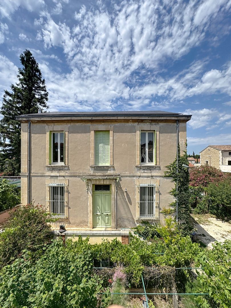 Uniquement chez nous. Première ceinture d'Avignon. Maison bourgeoise - 140m² - 7 pièces - jardin 400m²