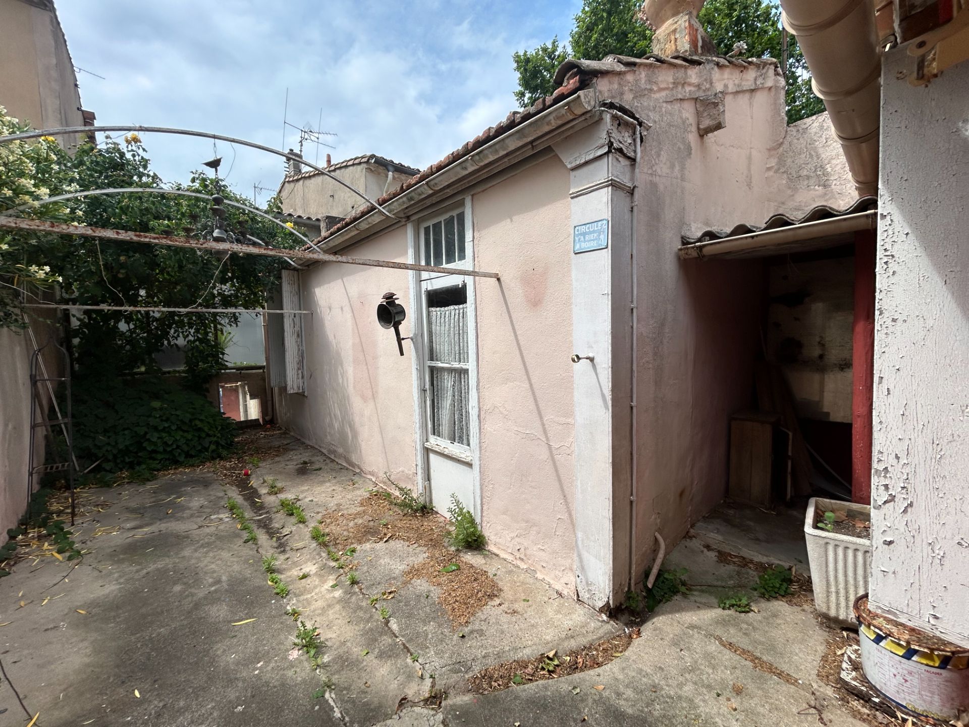 Maison avec cour avec possibilité de faire 2 appartement