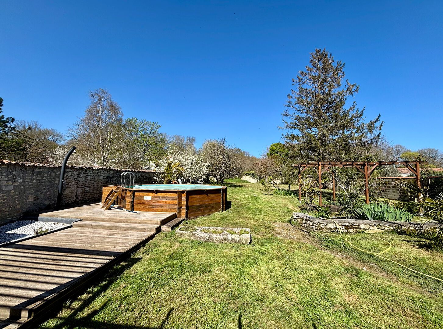 Grande Maison Familiale à Montroy (17220) - 5 chambres, jardin de 1500 m²