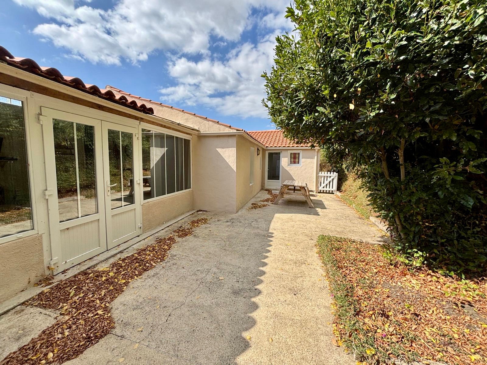 À vendre – Longère rénovée de plain-pied aux portes de Saint-Gilles-Croix-de-Vie (2 km) !