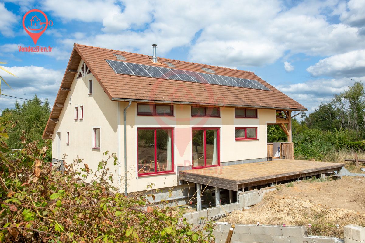 Exceptionnelle, Dpt Cher (18), à vendre à Preuilly, maison écologique T6 de 150 m² sur 3 niveaux.
