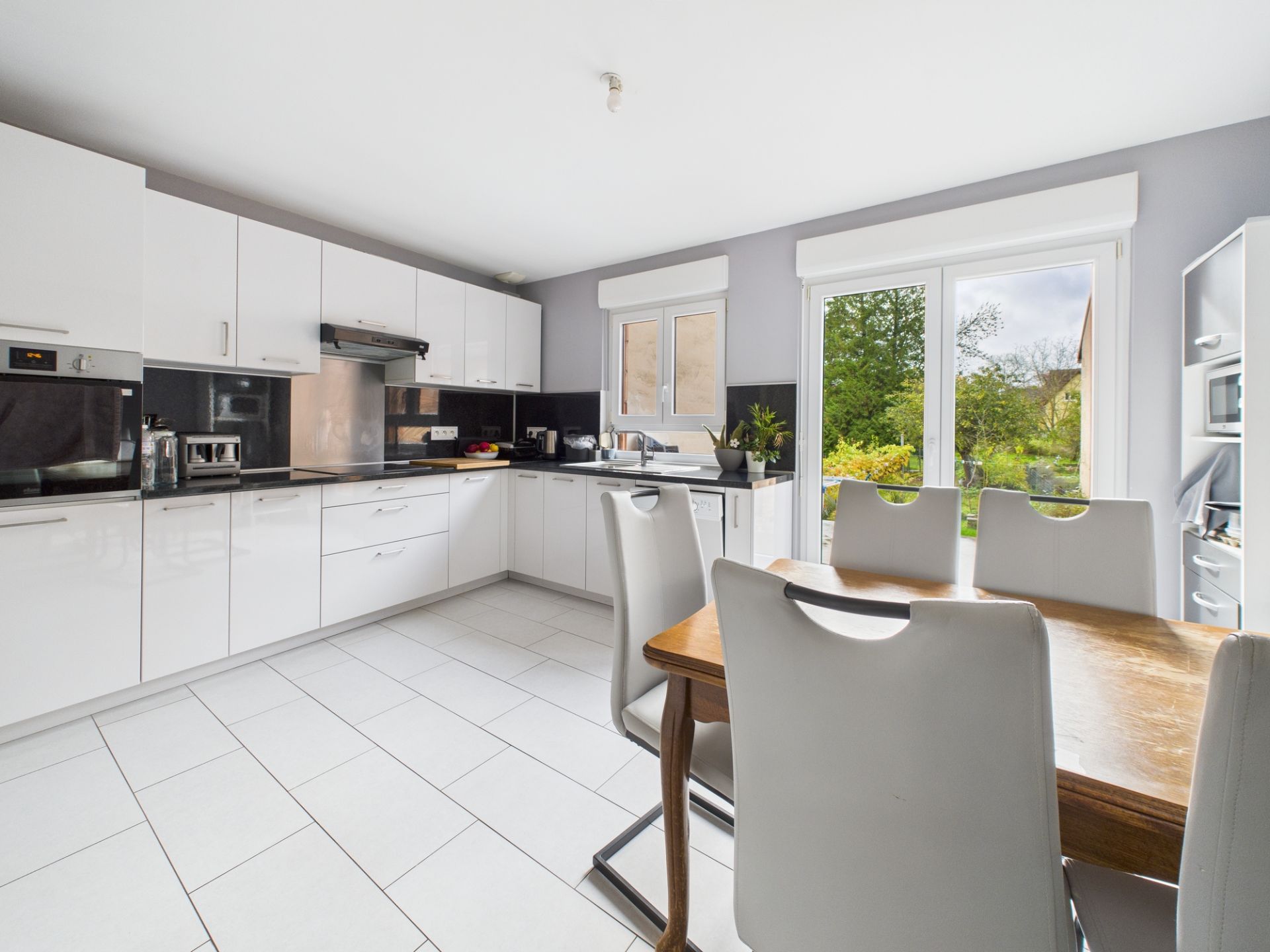 Maison 5 pièces avec garage et jardin