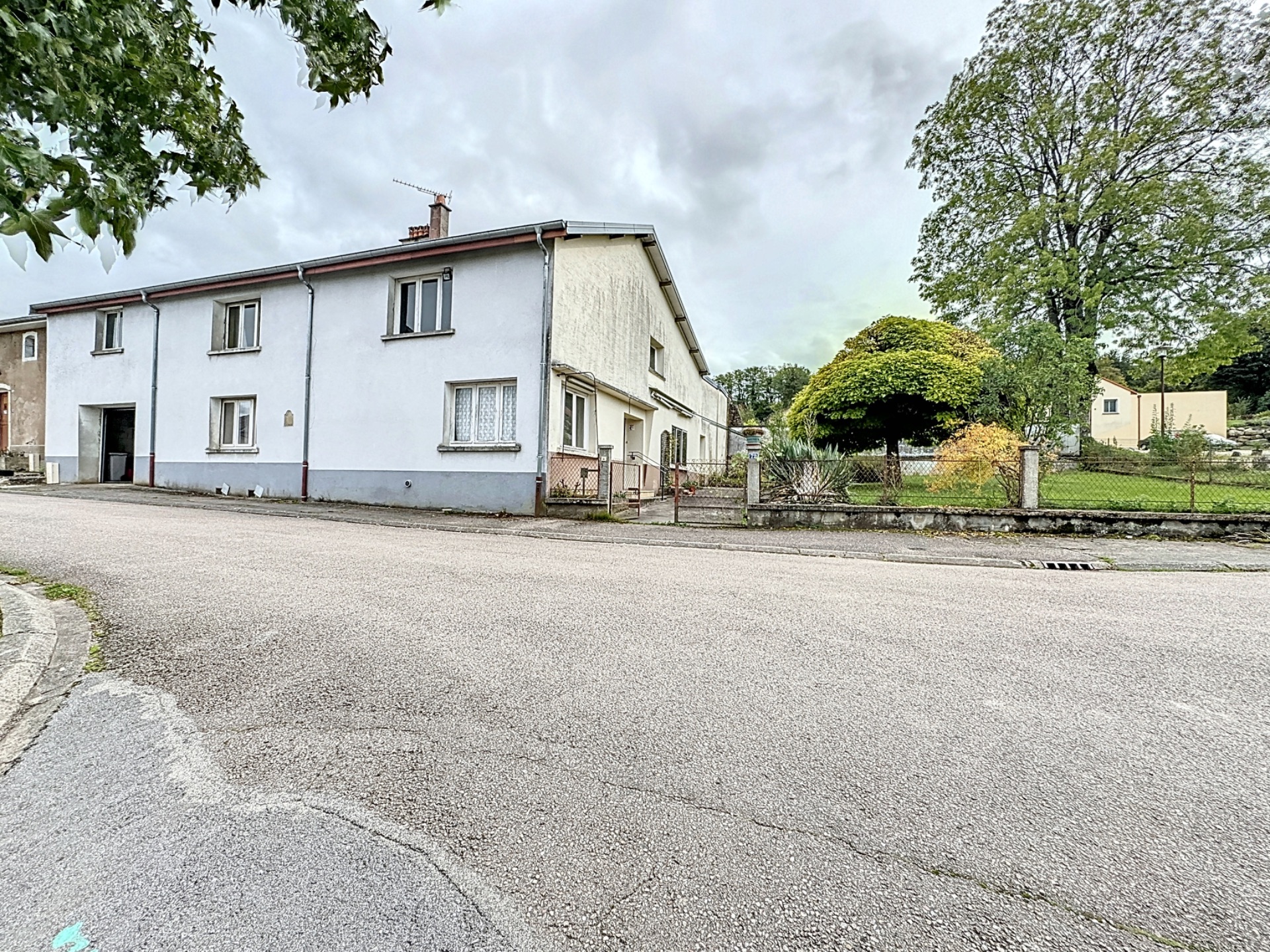 Maison de village T5 avec terrasse, jardin et garage – Thiraucourt (88500)