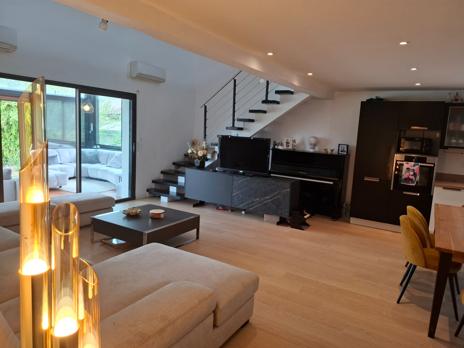 Maison - 213 m² - 8 pièces