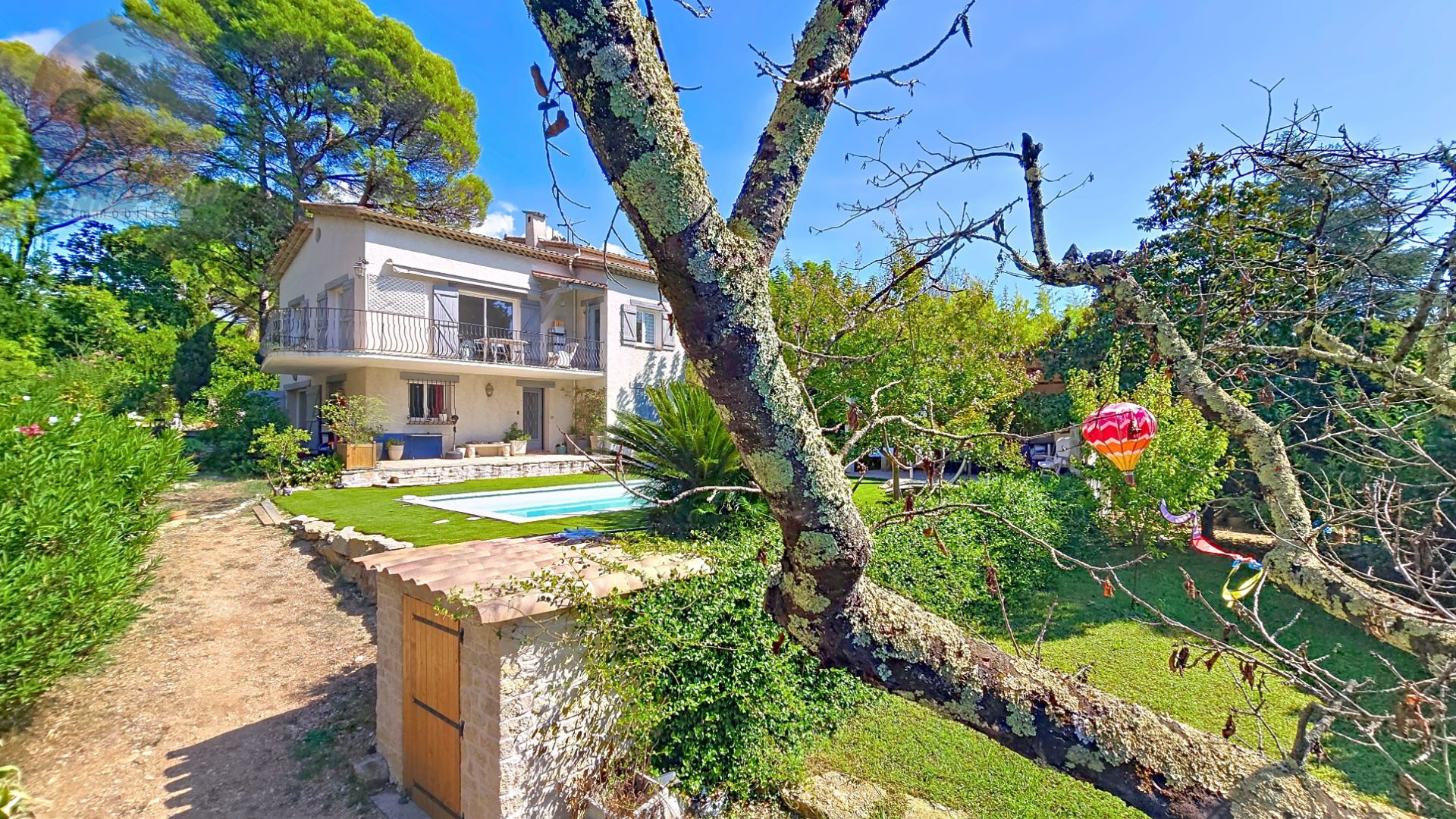 MOUANS-SARTOUX maison 5 pièces de 160 m² sur un terrain de 1.481 m² avec piscine au calme