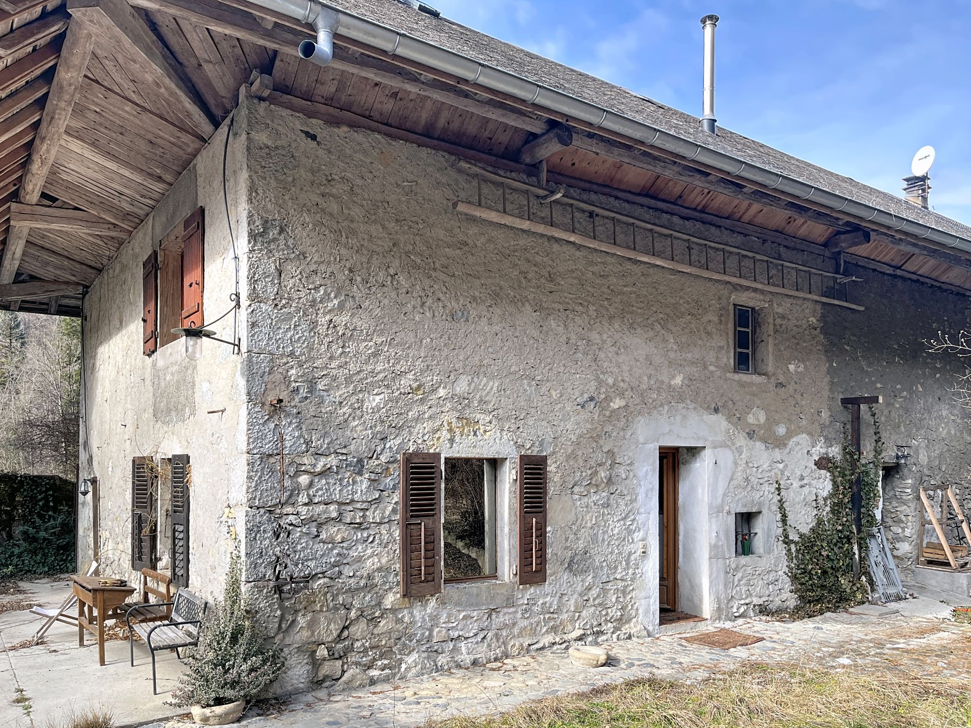 Maison et terrain attenant