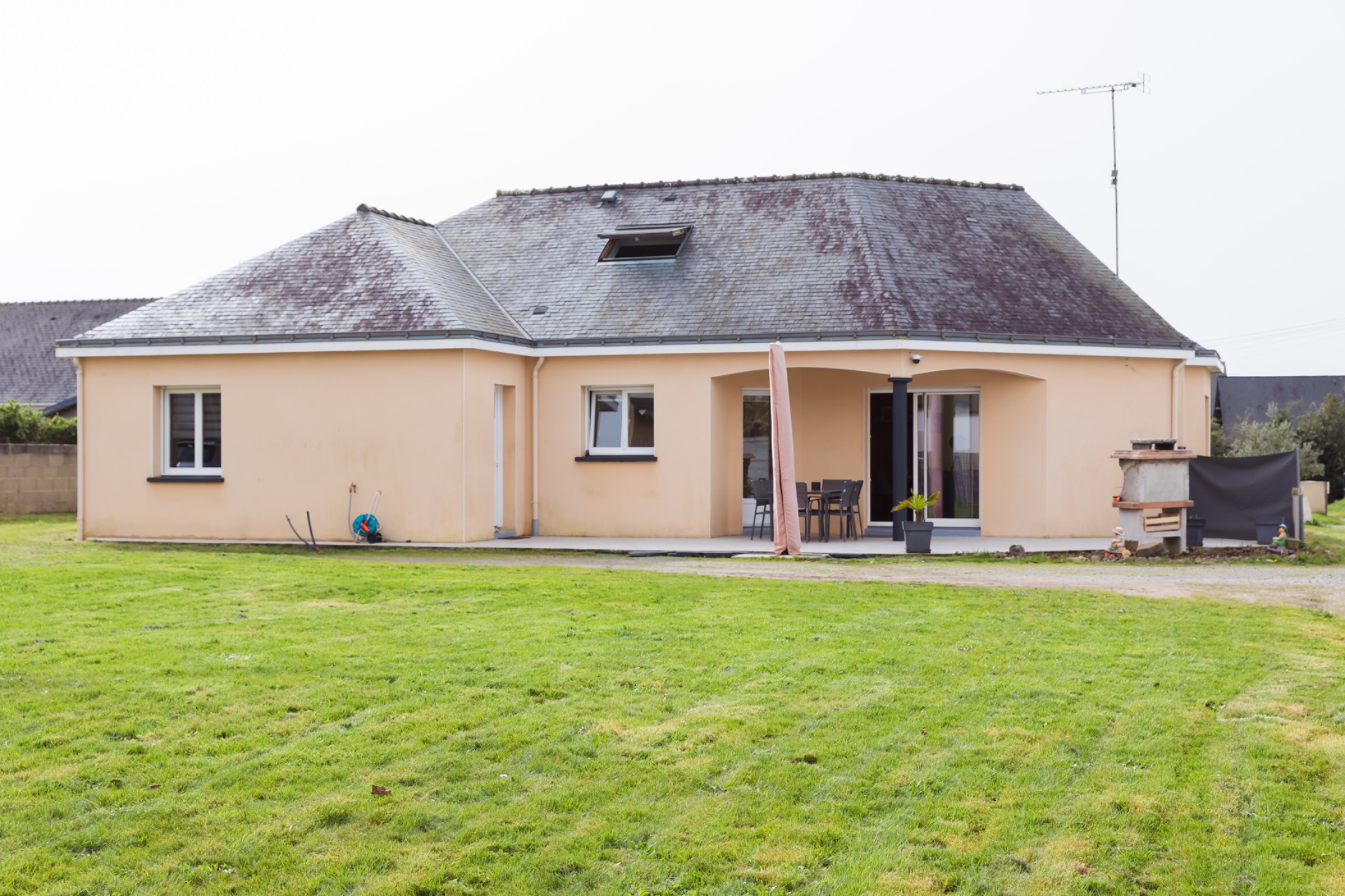 Maison 128 m² + grand garage 90 m² : idéal projet, activité ou investissement