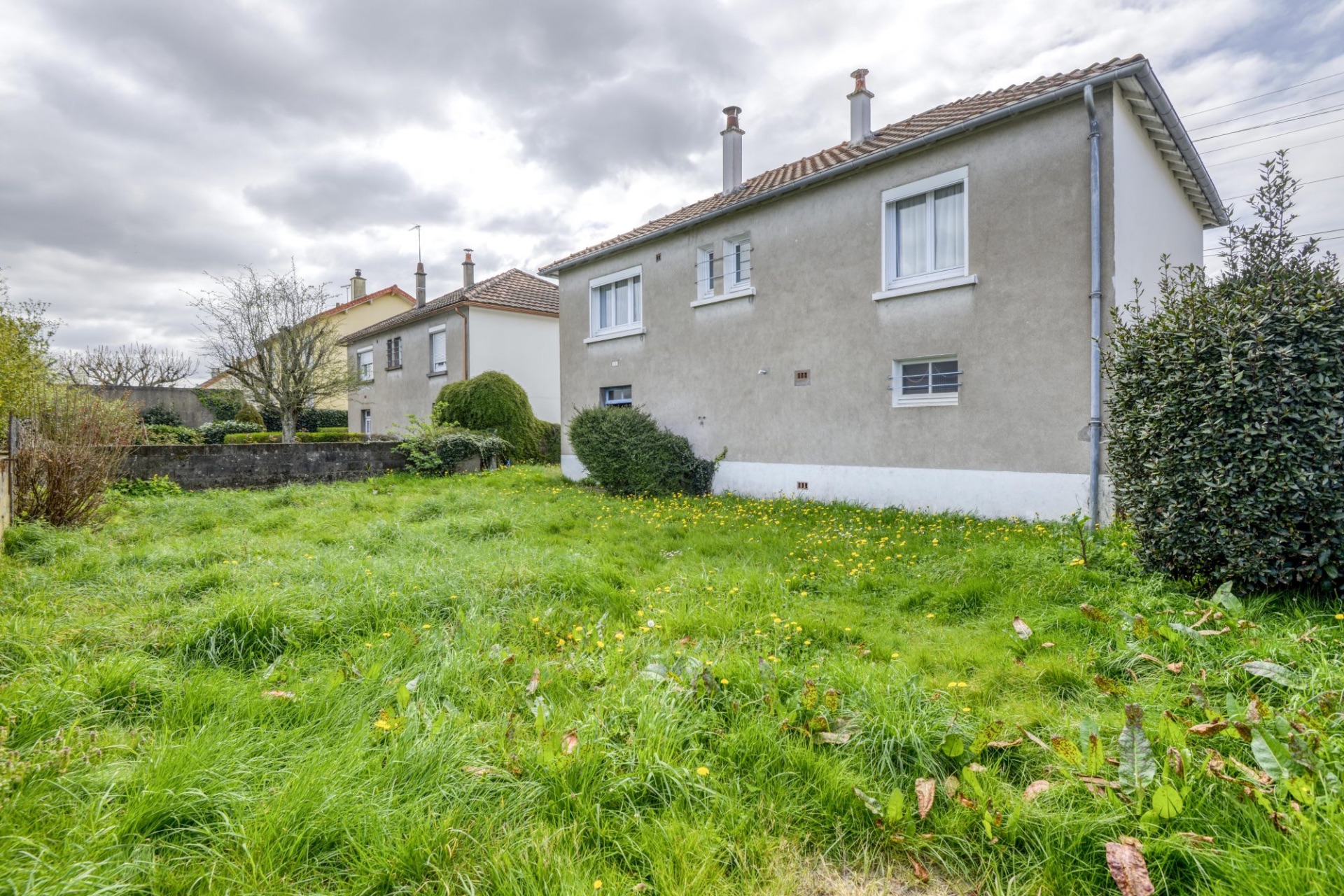 MAISON NANTAISE NON MITOYENNE DES ANNÉES 60 – ENVIRONNEMENT CALME