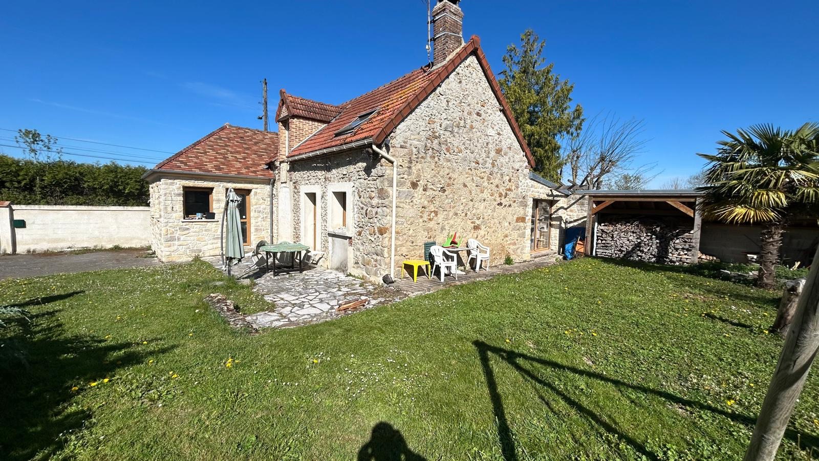 Maison rénovée de 120 m² avec jardin de 784 m² à Perceneige (89)