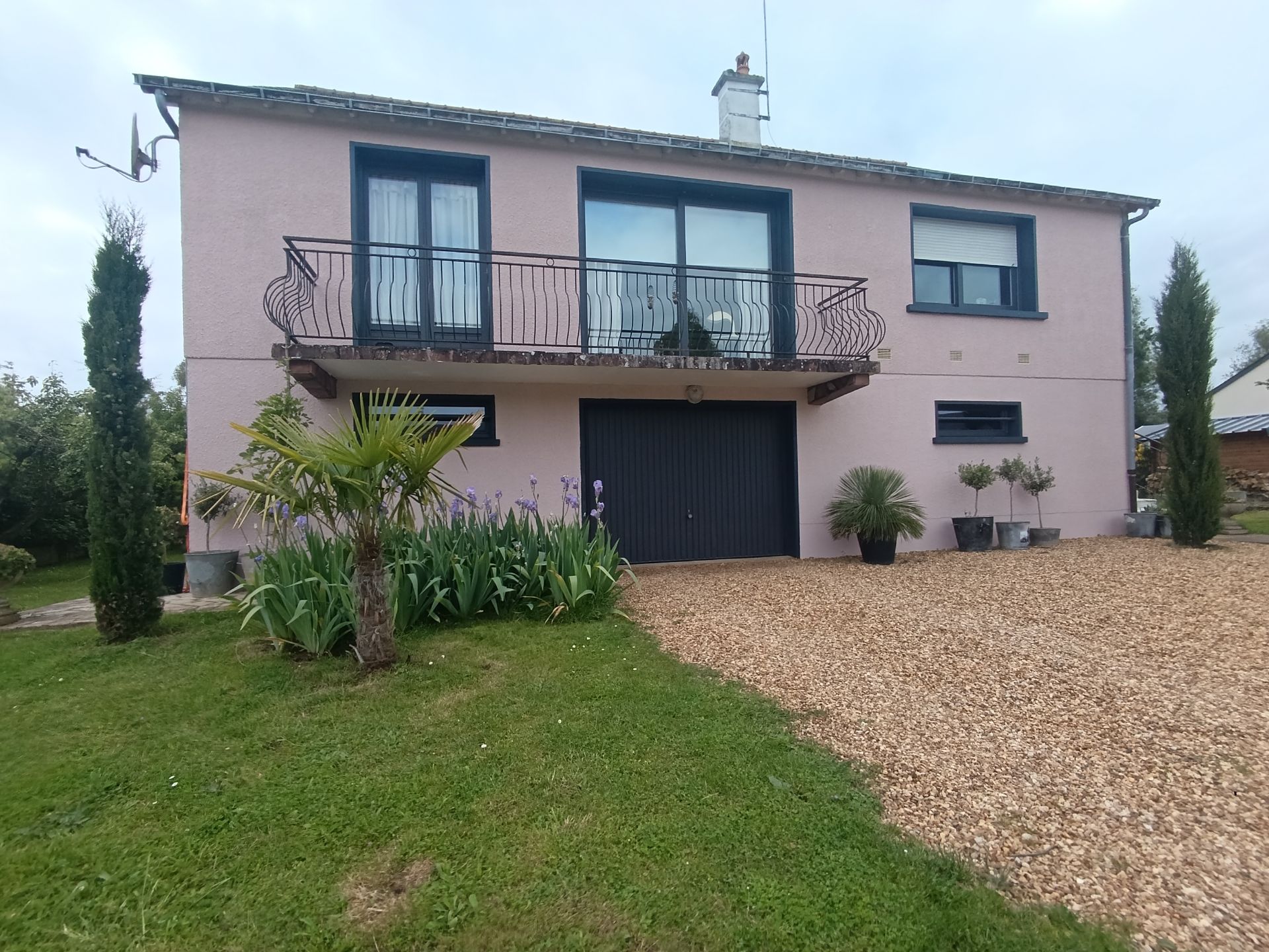 Maison de village 4 chambre avec sous sol et jardin