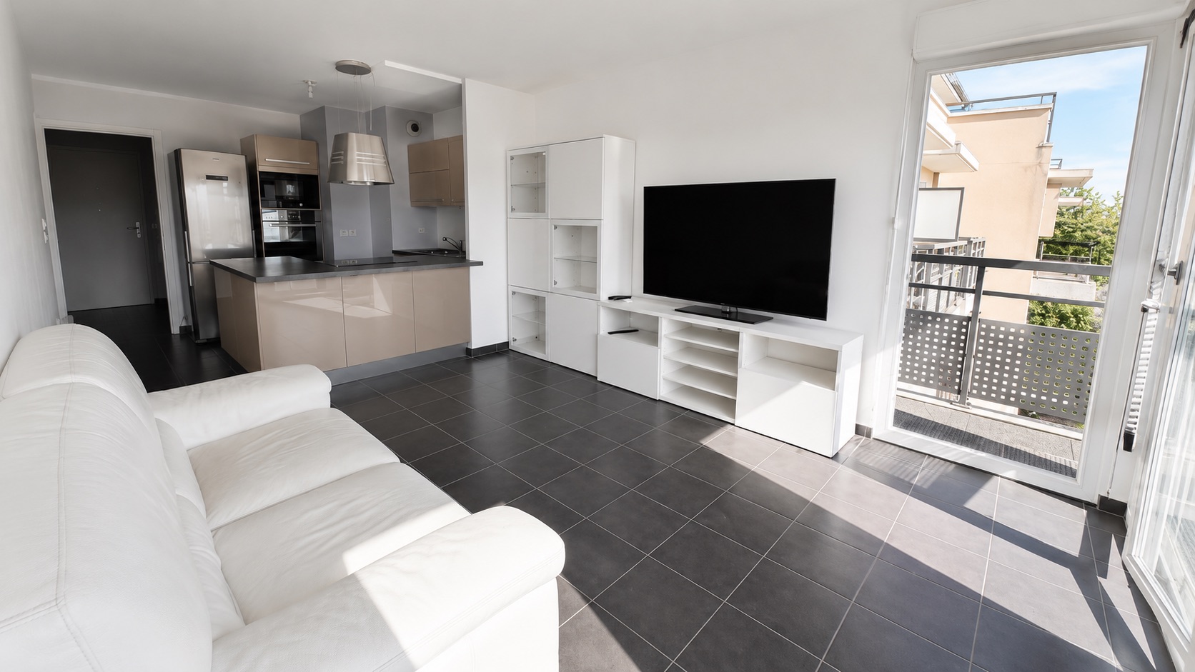 Appartement avec double box , dernier étage, proche RER A