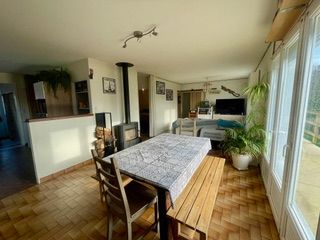 COMMEQUIERS – Maison familiale avec jardin de plus de 1 000 m²