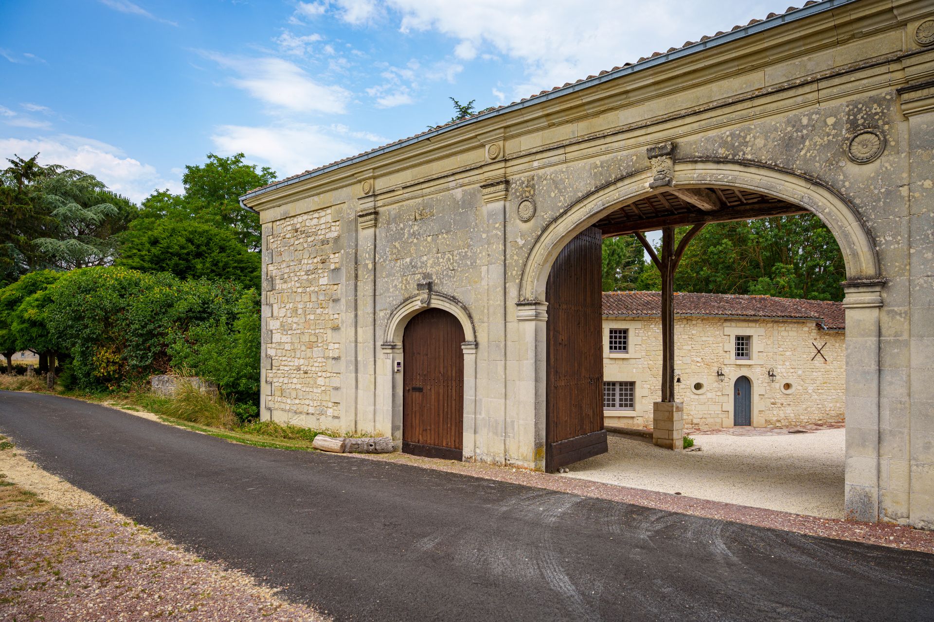 Propriété - 279 m² - 7215 m² - 9 Pièce(s) - 5 Chambre(s) 86120 LES TROIS-MOUTIERS