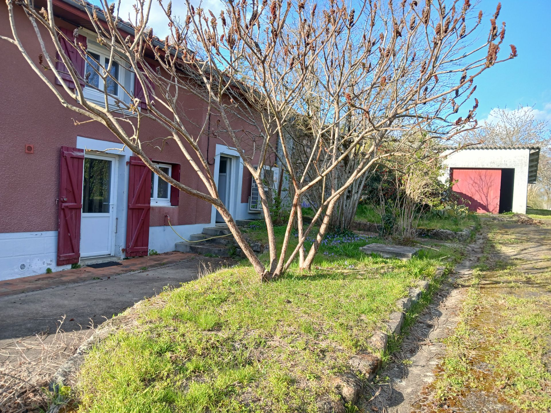 Maison à finir de rénover – Idéale pour donner vie à votre projet !