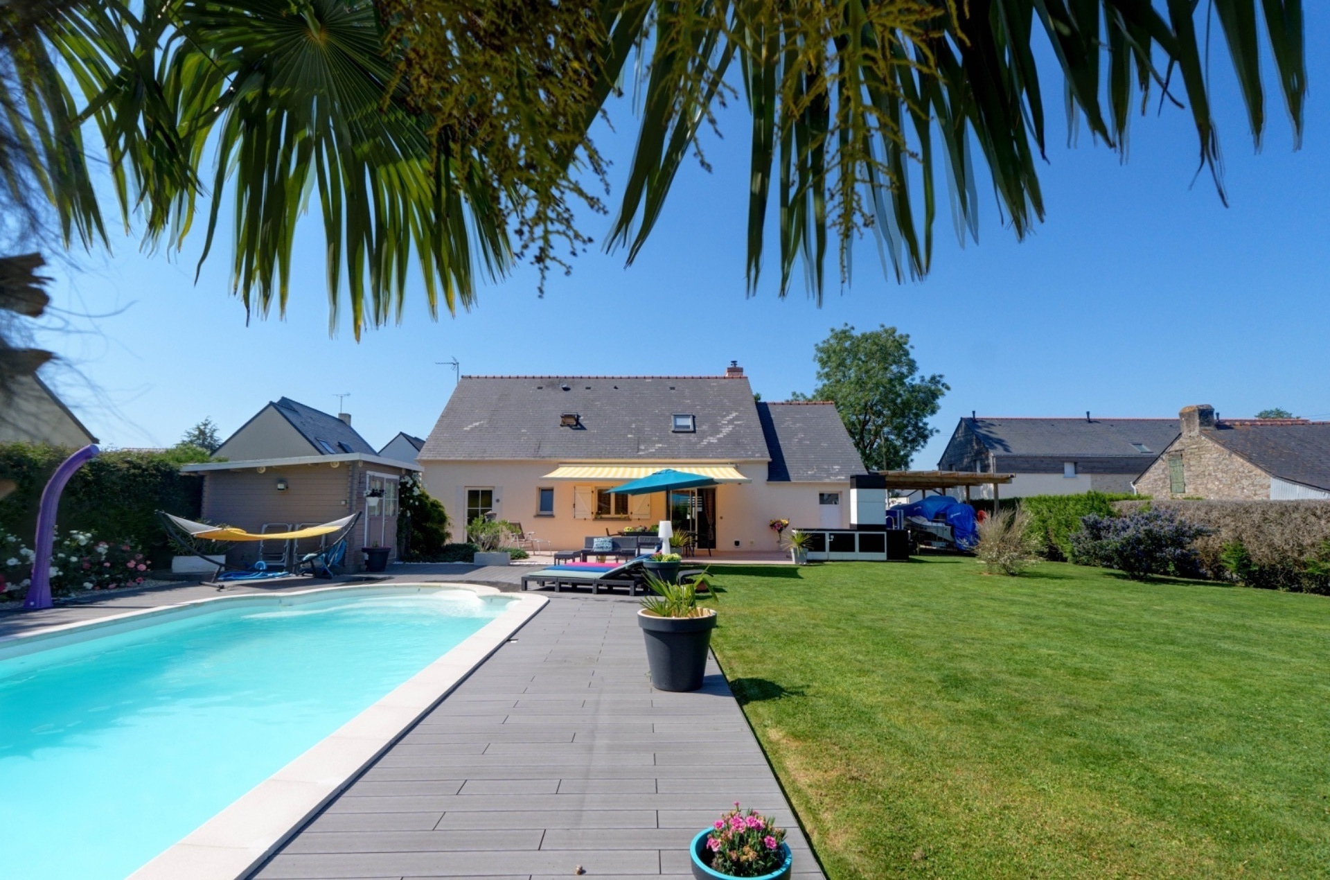 Maison avec piscine, terrain 1 068 m² sans vis-à-vis et salle de cinéma