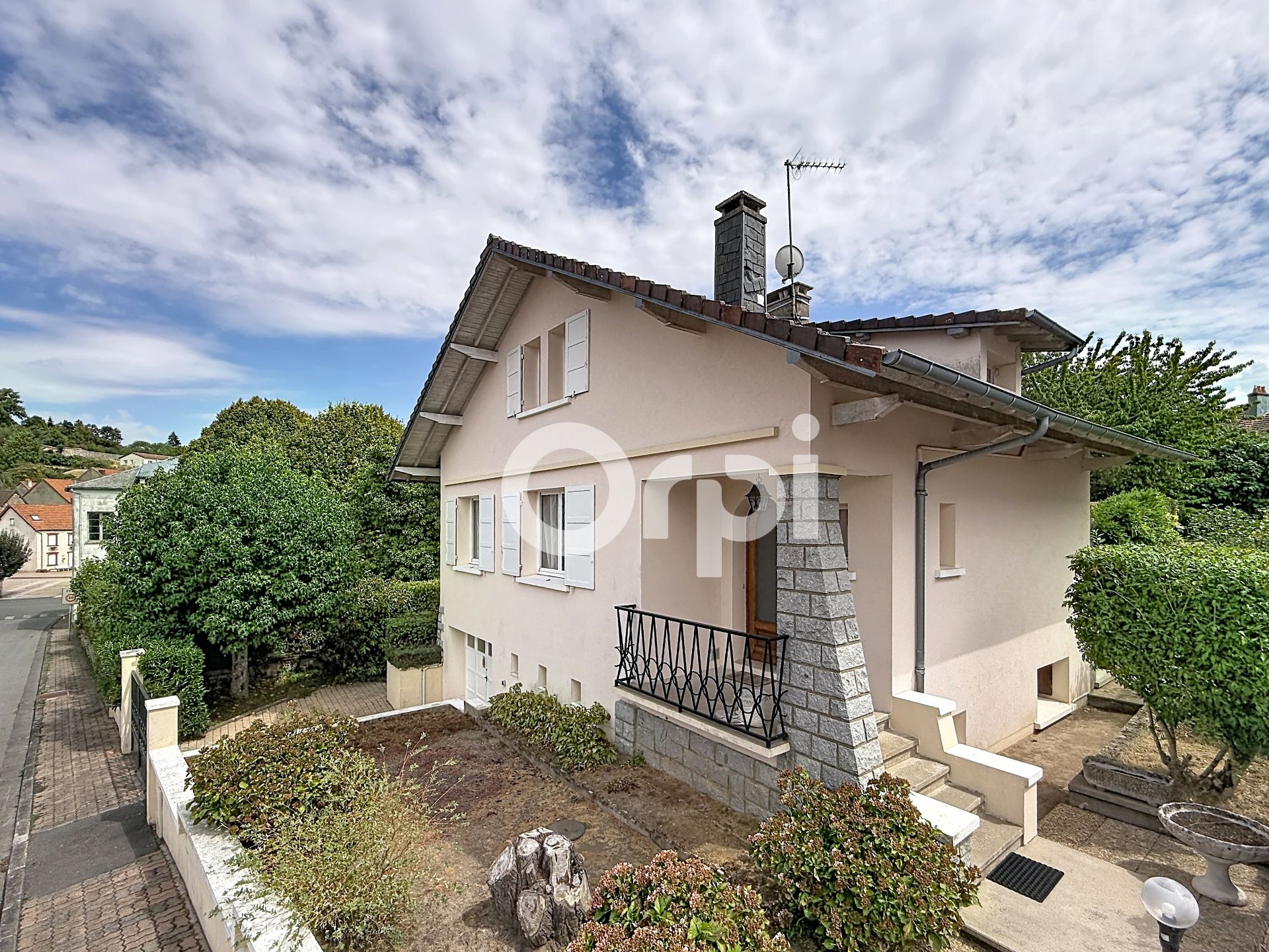 Maison robuste dans quartier calme