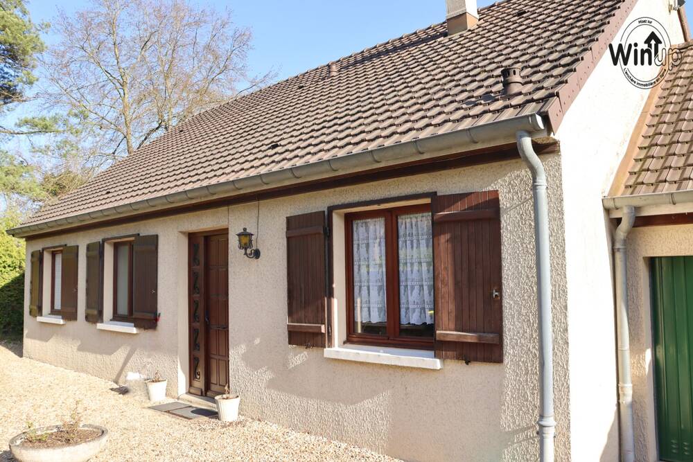 Maison de plain-pied avec sous-sol total sur 1040 m² de terrain