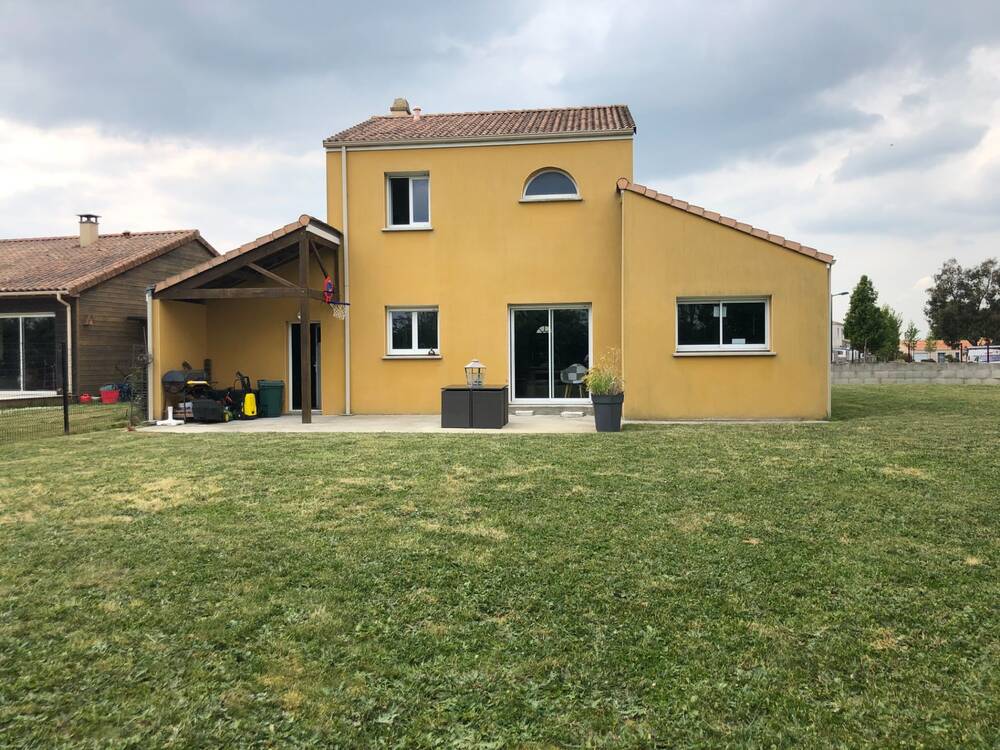 MAISON FAMILIALLE