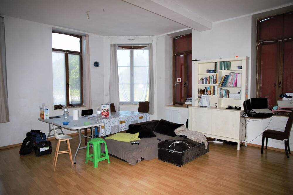 QUARTIER PARC DU BRONDELOIRE METRO 12MM A PIED Investisseurs Immeuble de rapport 2 appartements T5 avec petit extérieur et T3 entrées séparées.