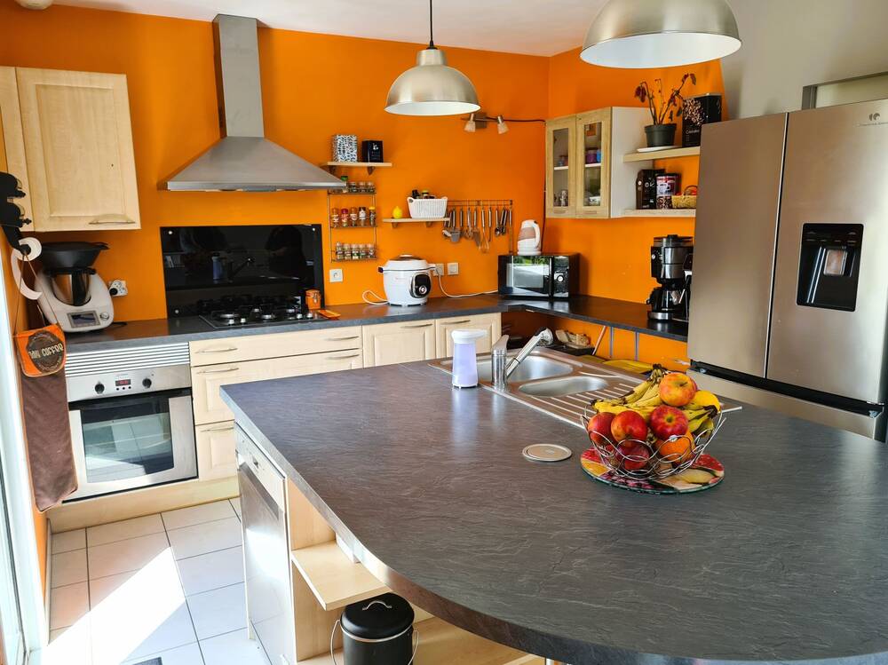 RARE! Maison récente sur plus de 6000m² de terrain
