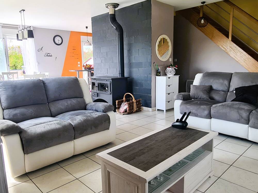 RARE! Maison récente sur plus de 6000m² de terrain