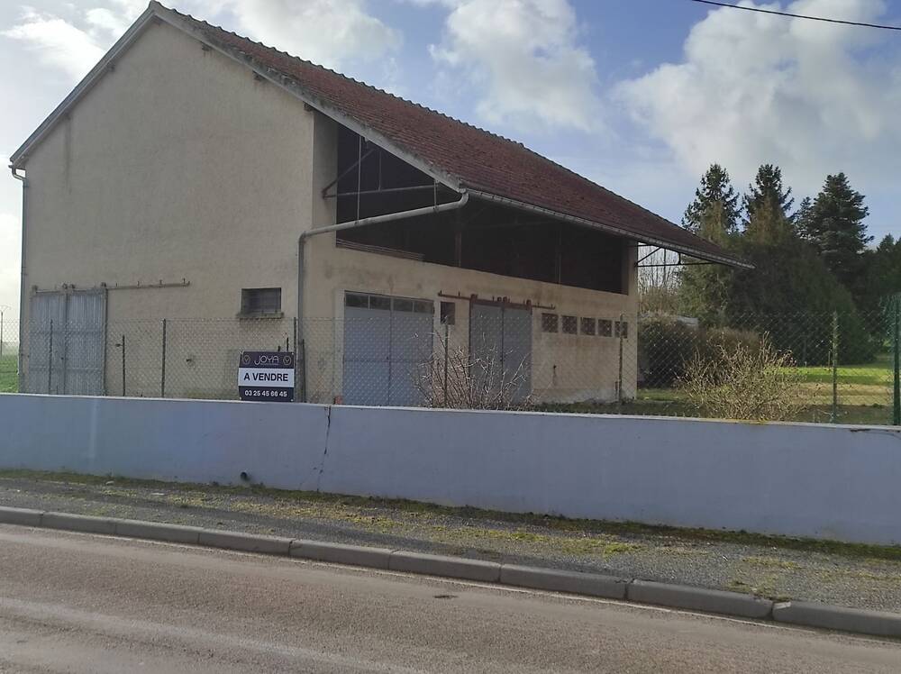 Bâtiment de 140 m2 au sol sur terrain de 2000 m2