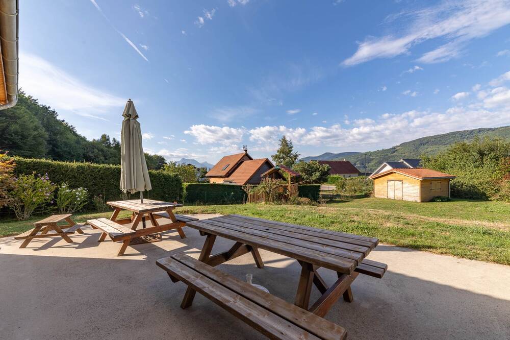 LAFFREY/SAINT- THEOFFREY - A moins de 30 mn de GRENOBLE. Cadre de vie rural avec toutes les commodités.