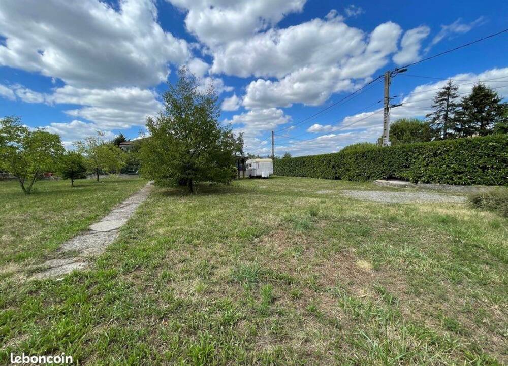 Terrain constructible de 606m²