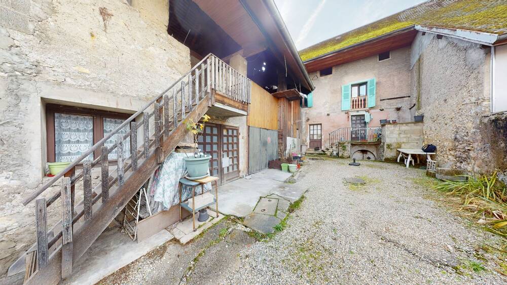 Maison d'habitation et corps de ferme à Sonnaz