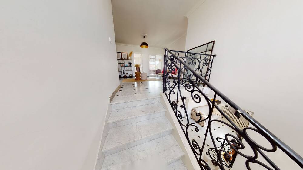 Venez découvrir en exclusivité cette maison de 6 pièces, garage et jardin à prix progressif