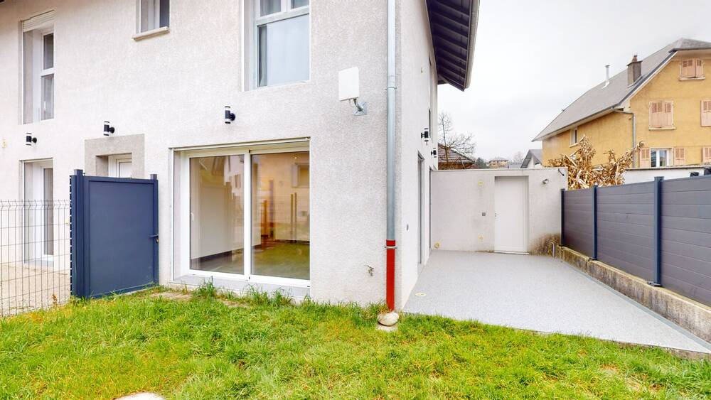 Bel appartement de 3 pièces en rez de jardin + 2 stationnements