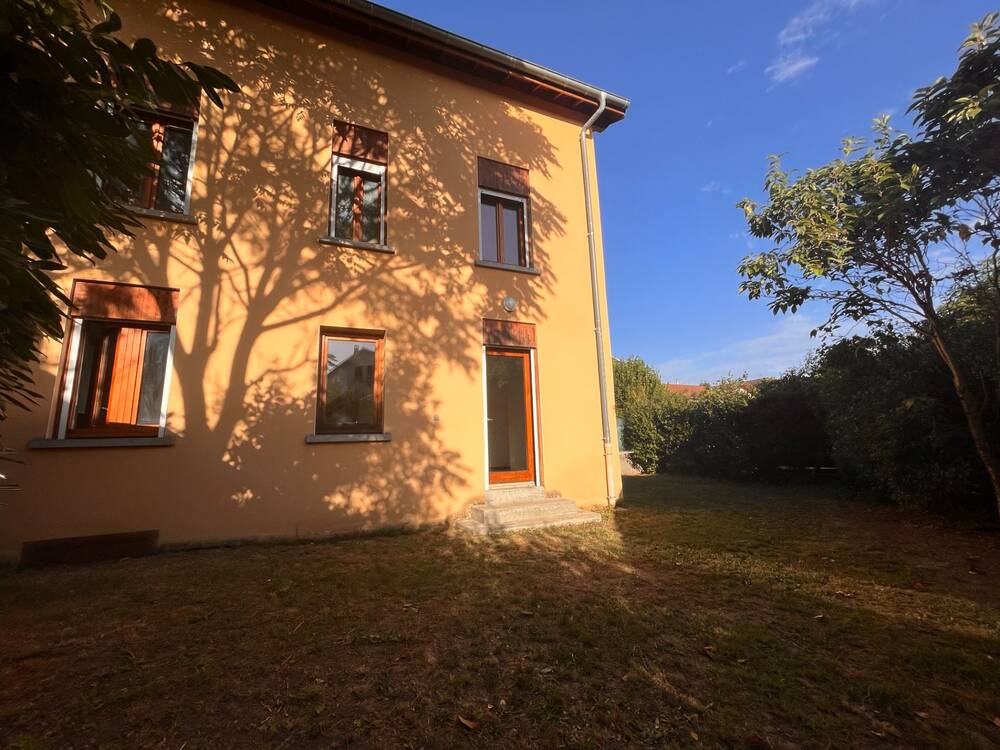 MAISON DE VILLE AVEC JARDIN