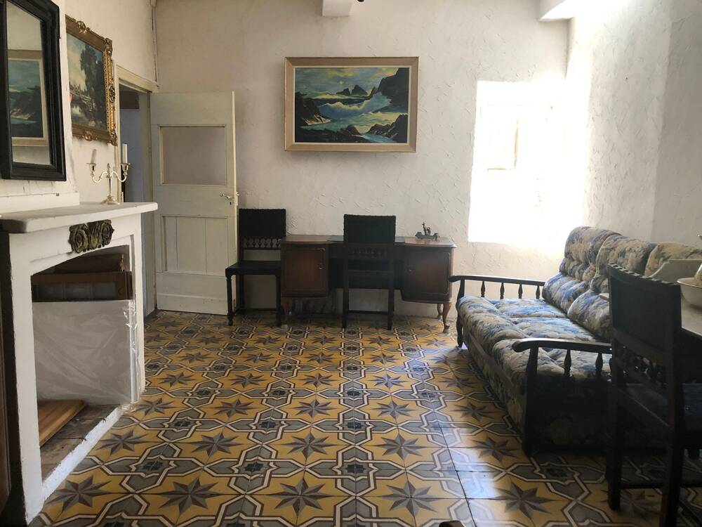 EST CARCASSONNE maison de village 120 m² habitables.