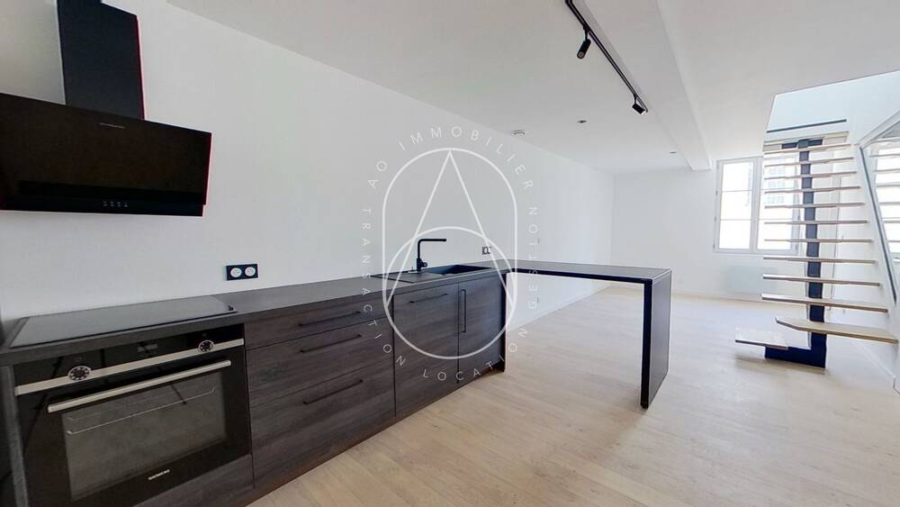 Superbe appartement en duplex de type T3, entièrement rénové, dans une petite copropriété réhabilitée, en bordure de l'Écusson, Montpellier