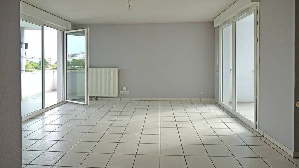 APPARTEMENT 1 CHAMBRE - DEUX BALCONS - GARAGE