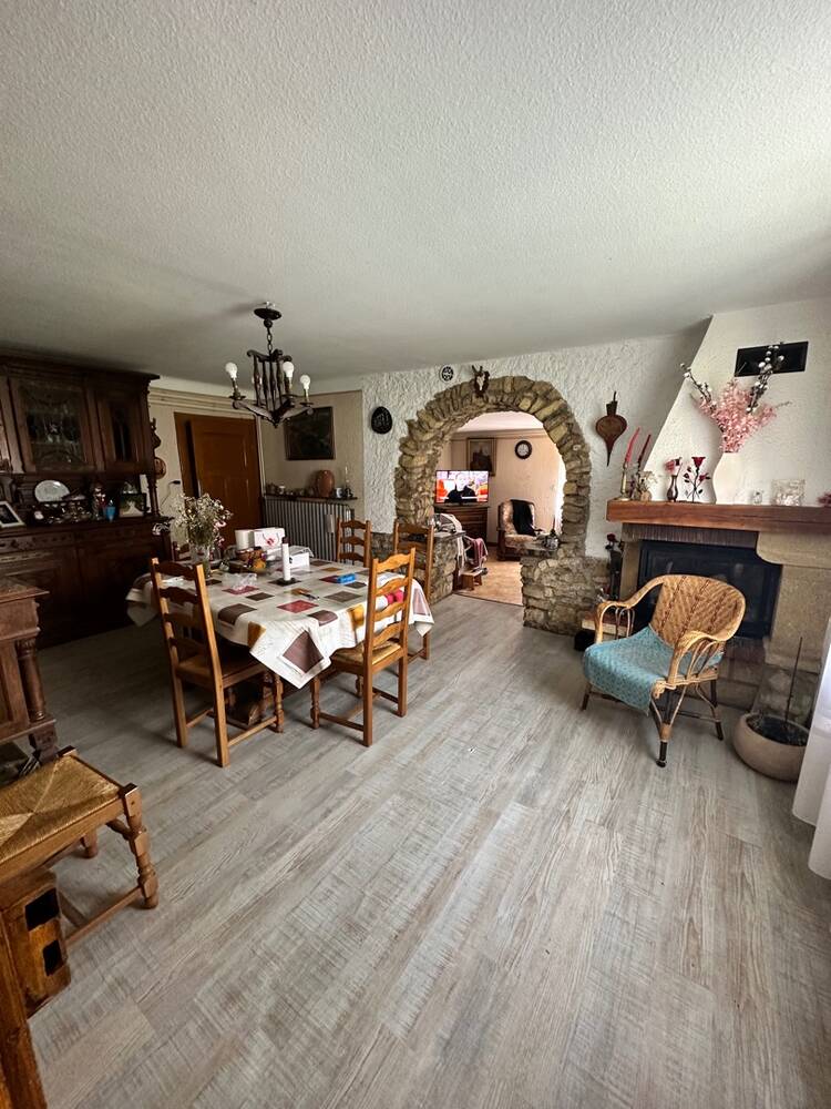 Grande maison située à Vernéville