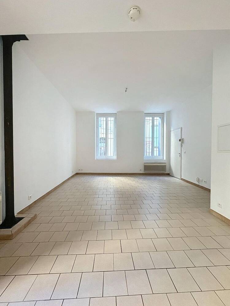 Avignon Intra-muros. Appartement 3 pièces - 60m² - 2 cours intérieures