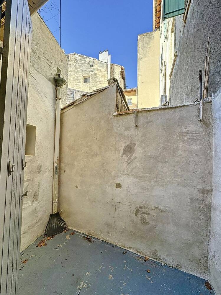 Avignon Intra-muros. Appartement 3 pièces - 60m² - 2 cours intérieures