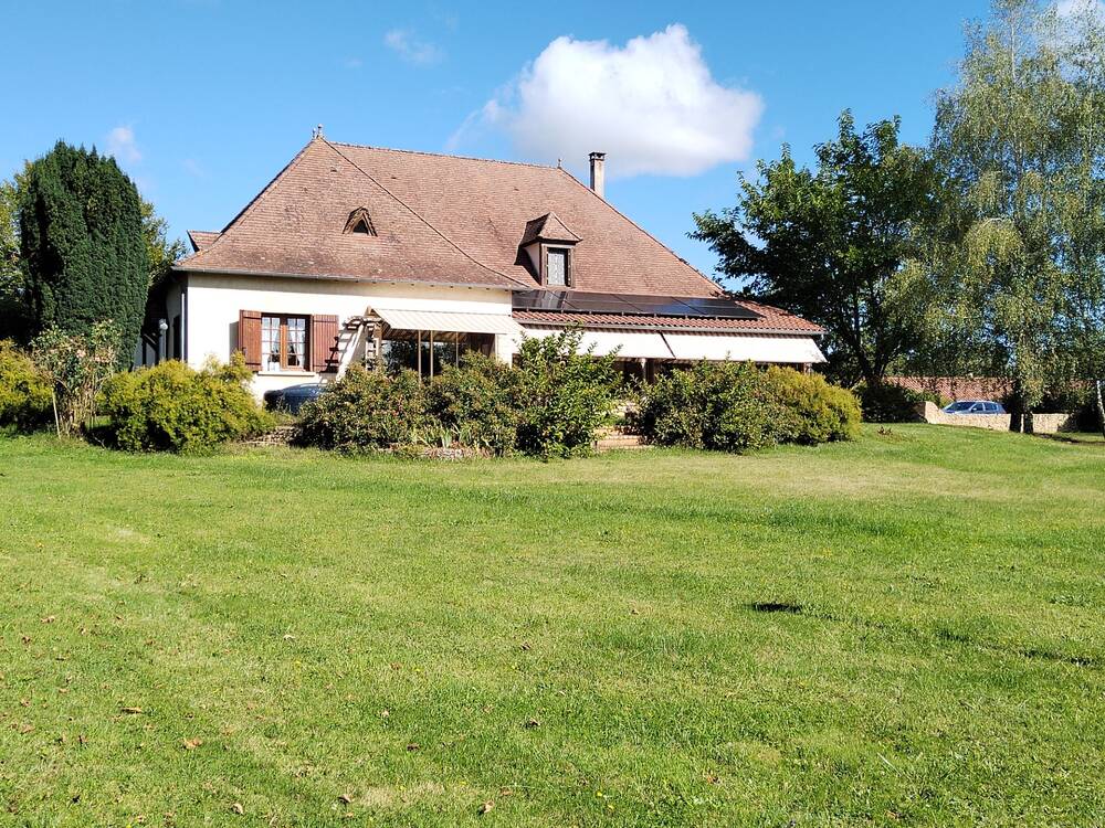 ENSEMBLE IMMOBILIER QUI ALLIE CHARME ET AUTHENTICITE C' EST UNE EVIDENCE