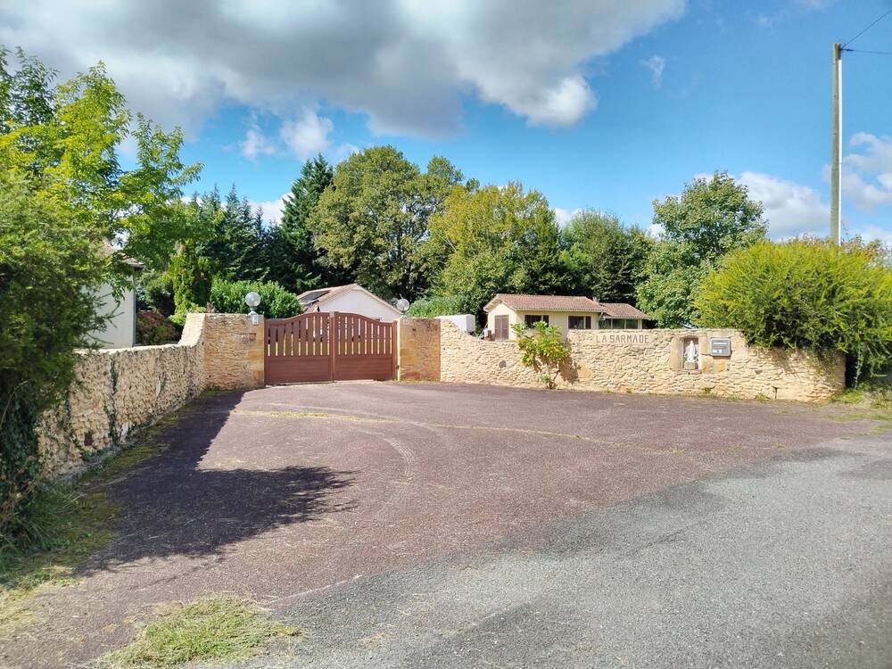 ENSEMBLE IMMOBILIER QUI ALLIE CHARME ET AUTHENTICITE C' EST UNE EVIDENCE