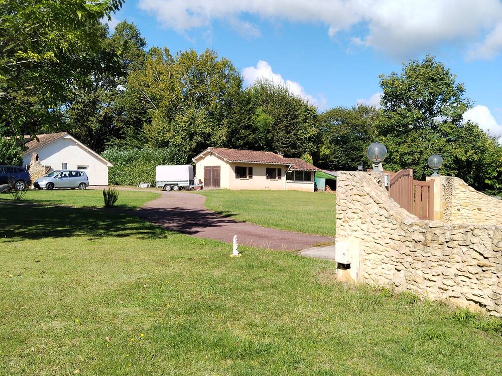 ENSEMBLE IMMOBILIER QUI ALLIE CHARME ET AUTHENTICITE C' EST UNE EVIDENCE
