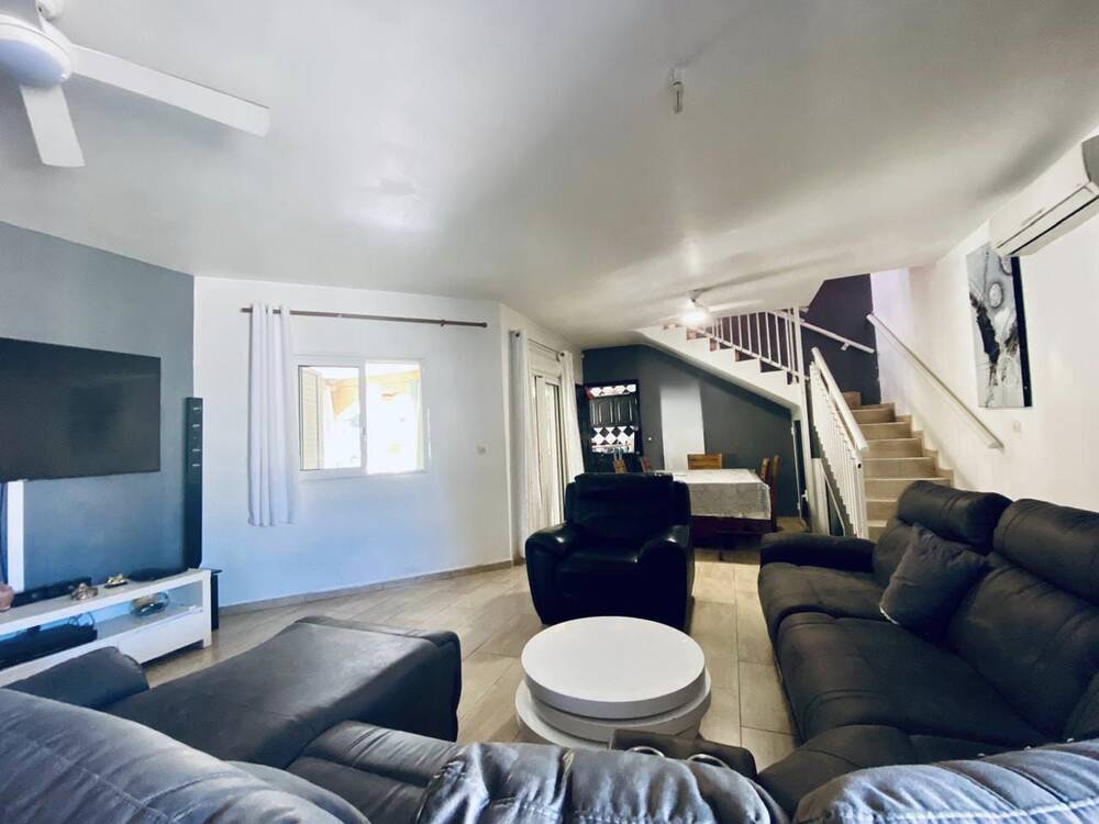 Maison familiale Ligne Paradis de 133 m² habitables à Saint-Pierre avec piscine et jardin aménagé